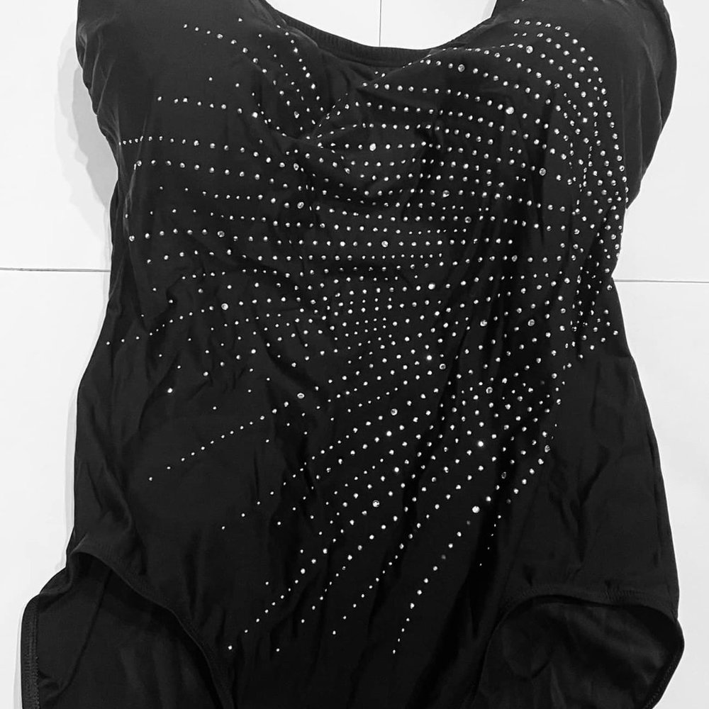 NEWPORT NEWS swimsuit.  16W. great condition and gorgeous #welcomeSUMMER..